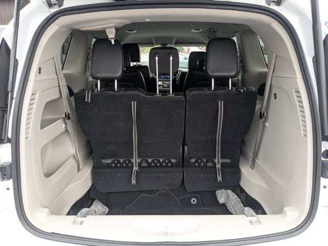 Thumbnail: 2023 Chrysler Pacifica - 25