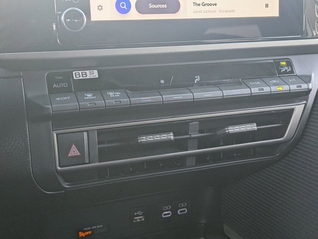 Thumbnail: 2025 Toyota Camry - 18