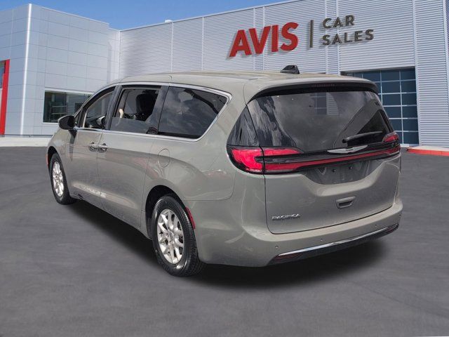 Thumbnail: 2023 Chrysler Pacifica - 9