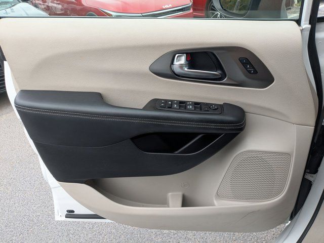 Thumbnail: 2023 Chrysler Pacifica - 13