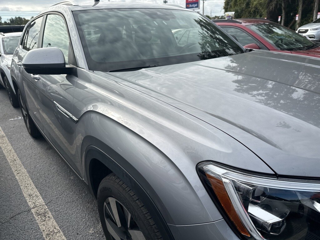 2025 Volkswagen Atlas Cross Sport SE Technology photo 2