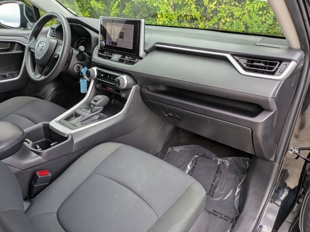 Thumbnail: 2024 Toyota RAV4 - 32