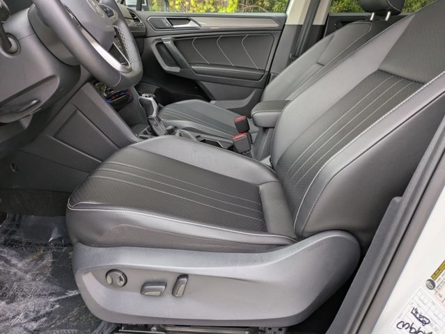 Thumbnail: 2024 Volkswagen Tiguan - 17