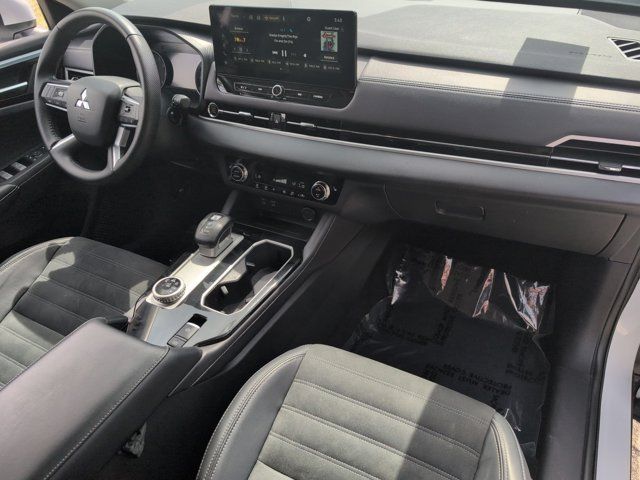 Thumbnail: 2025 Mitsubishi Outlander - 32