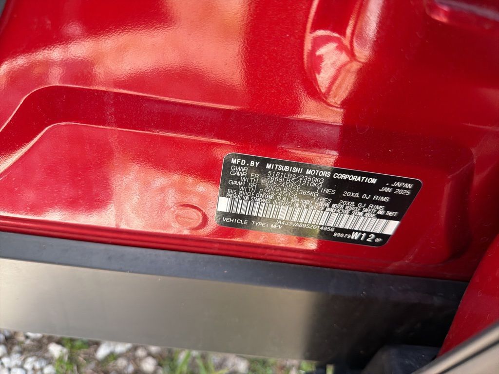 Thumbnail: 2025 Mitsubishi Outlander - 5