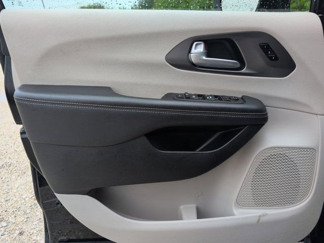 Thumbnail: 2024 Chrysler Pacifica - 11