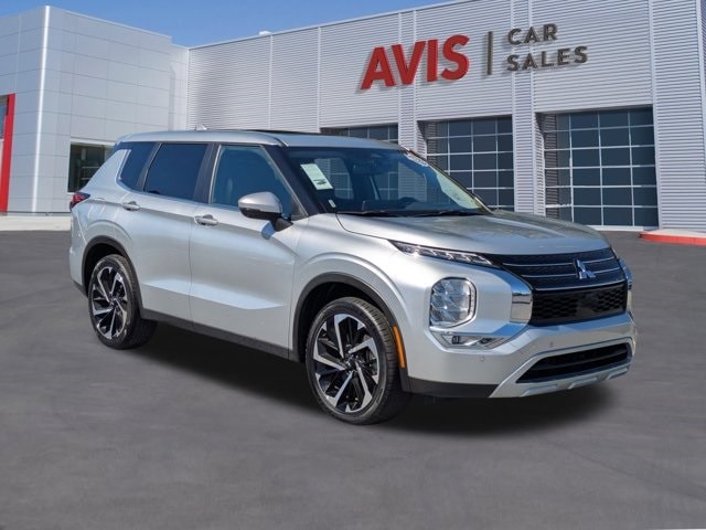 Thumbnail: 2024 Mitsubishi Outlander - 3