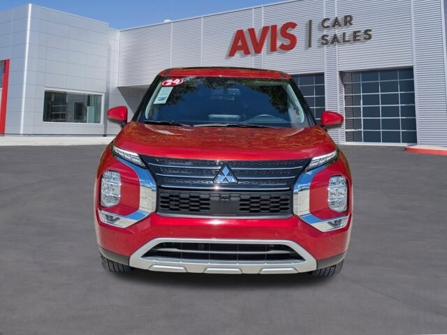 2024 Mitsubishi Outlander SE photo 2