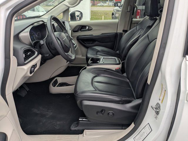 Thumbnail: 2023 Chrysler Pacifica - 22