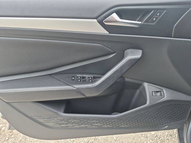 2025 Volkswagen Jetta Sport - Photo 11