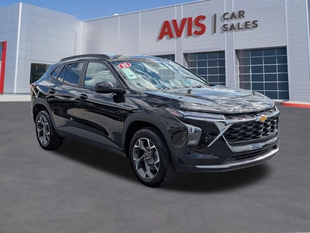 Thumbnail: 2025 Chevrolet Trax - 3