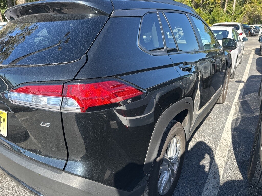 2025 Toyota Corolla Cross LE photo 3