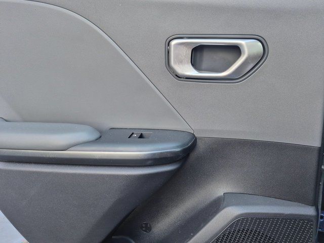 2025 Kia K4 LXS - Photo 25
