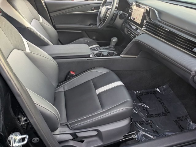 Thumbnail: 2025 Toyota Camry - 32