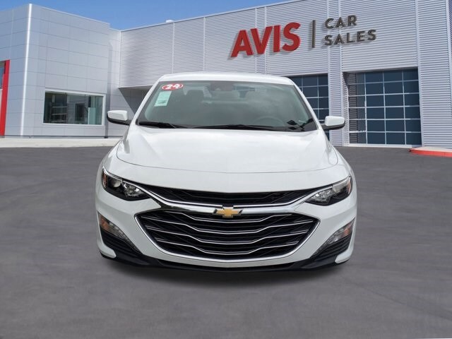 2024 Chevrolet Malibu 1LT photo 2
