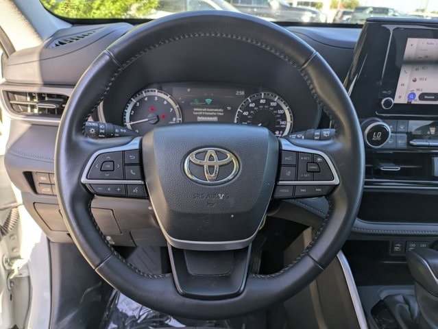 Thumbnail: 2024 Toyota Highlander - 15