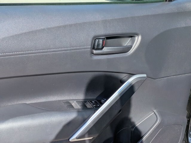 2025 Toyota Corolla Cross LE photo 2