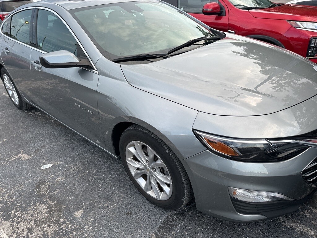2024 Chevrolet Malibu 1LT photo 2