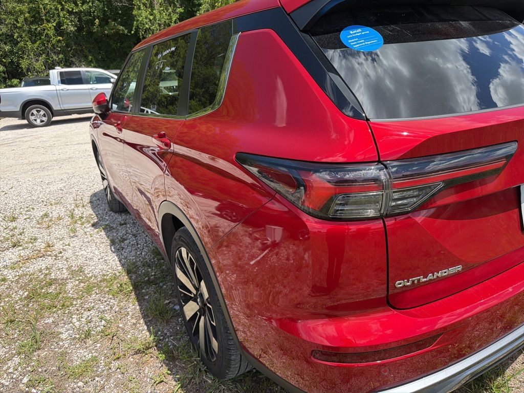 Thumbnail: 2025 Mitsubishi Outlander - 7