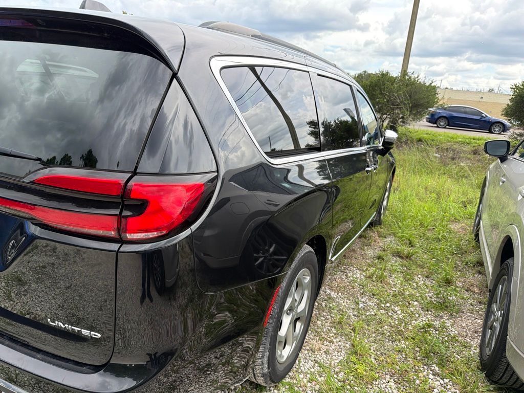 Thumbnail: 2023 Chrysler Pacifica - 8
