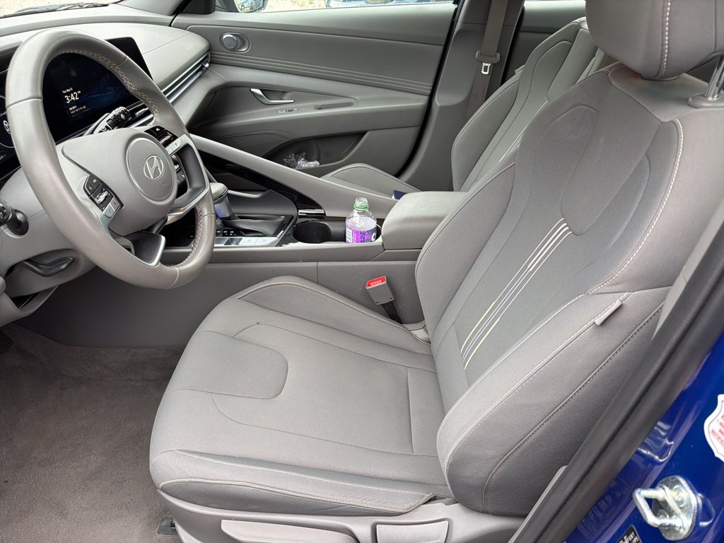 Thumbnail: 2025 Hyundai Elantra - 3