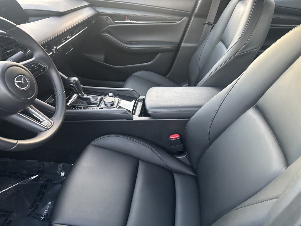 2025 Mazda Mazda3 2.5 s Preferred photo 3