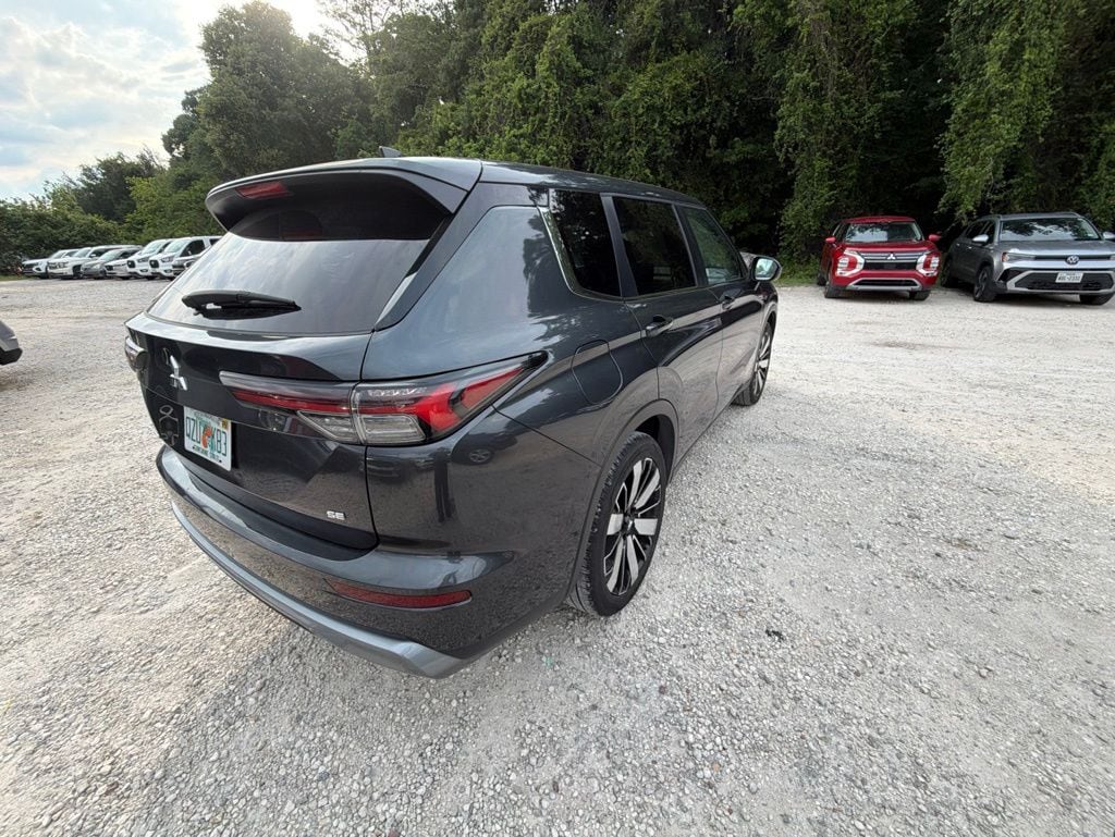 Thumbnail: 2025 Mitsubishi Outlander - 8
