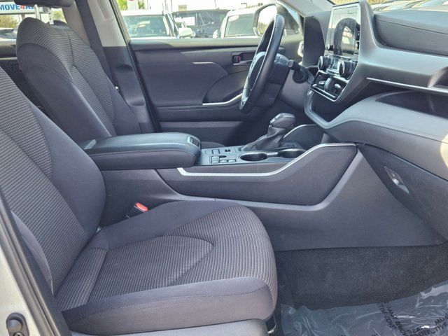 Thumbnail: 2024 Toyota Highlander - 32