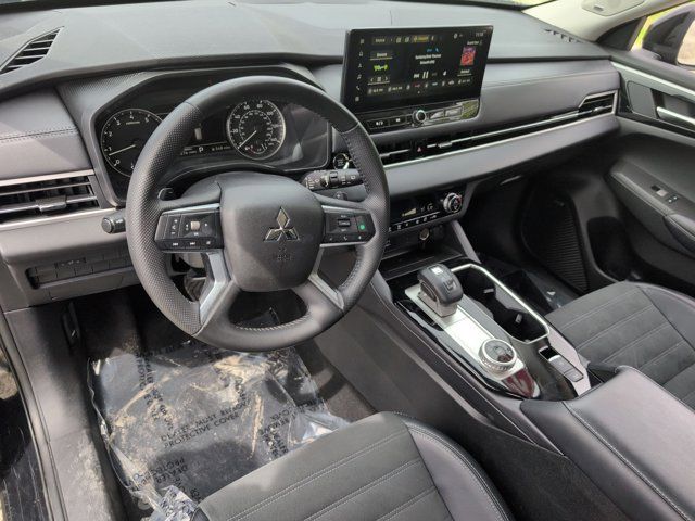 Thumbnail: 2025 Mitsubishi Outlander - 15