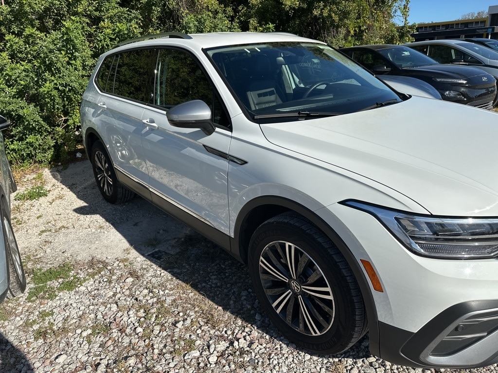 Thumbnail: 2024 Volkswagen Tiguan - 3