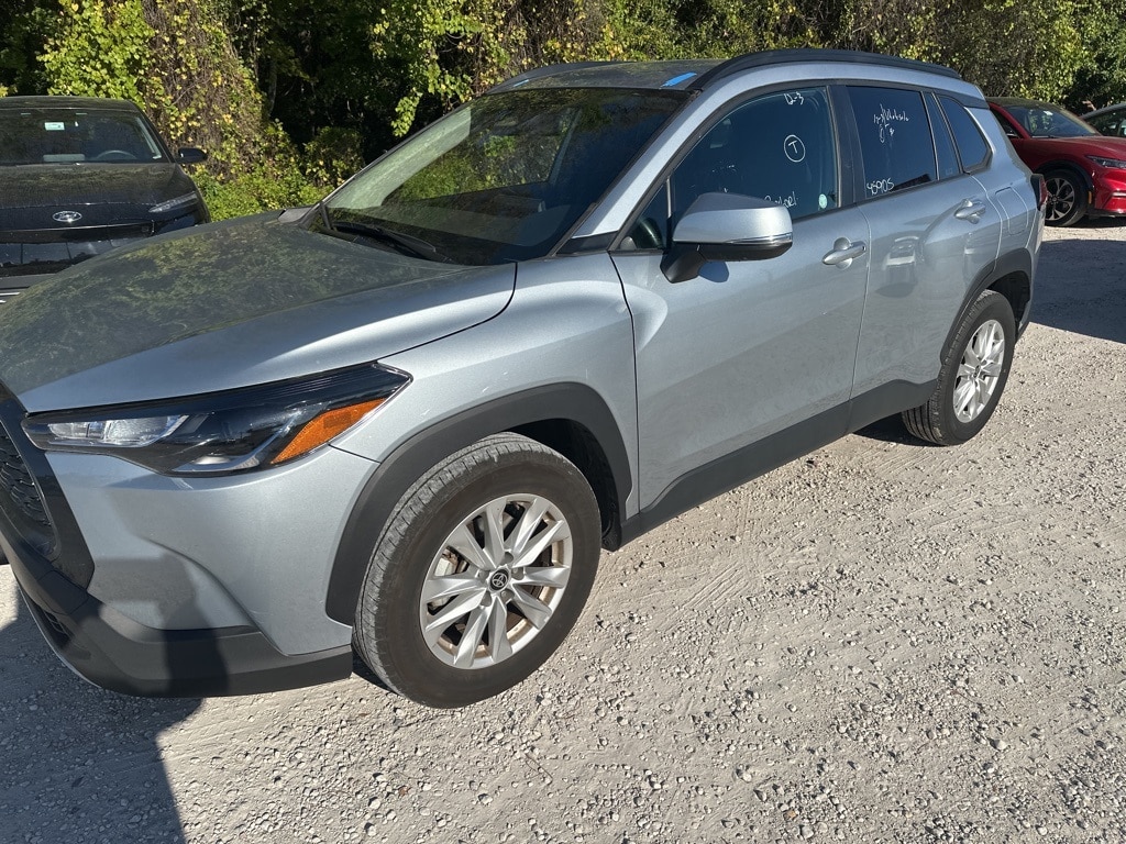 2024 Toyota Corolla Cross LE's photo