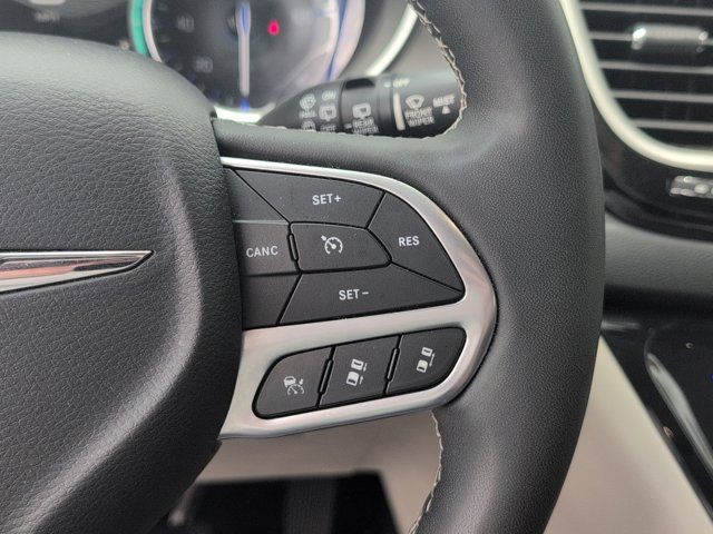 Thumbnail: 2023 Chrysler Pacifica - 21