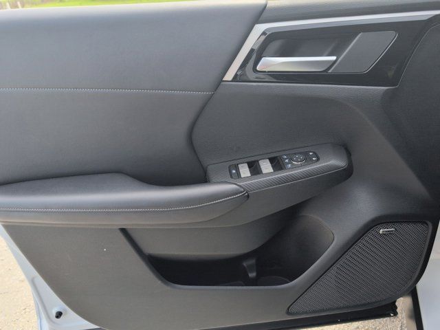 Thumbnail: 2025 Mitsubishi Outlander - 11