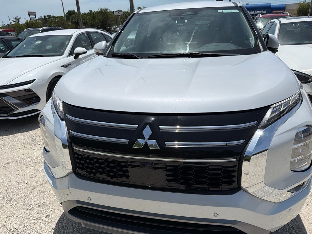 Thumbnail: 2025 Mitsubishi Outlander - 2
