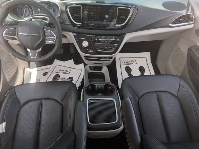 Thumbnail: 2024 Chrysler Pacifica - 25