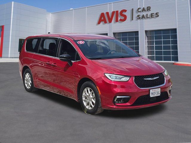 Thumbnail: 2025 Chrysler Pacifica - 3