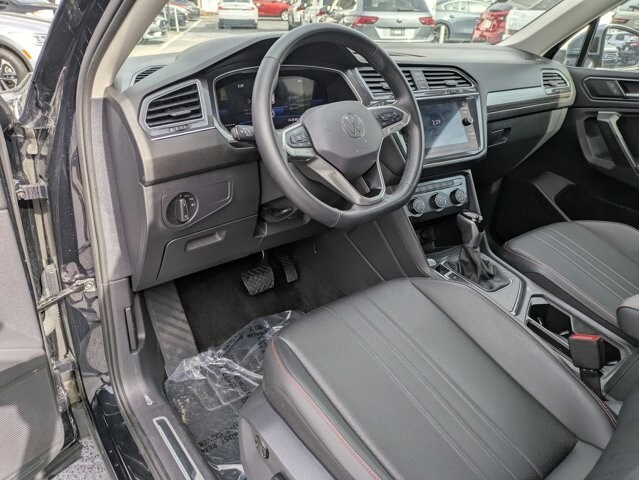 Thumbnail: 2024 Volkswagen Tiguan - 5