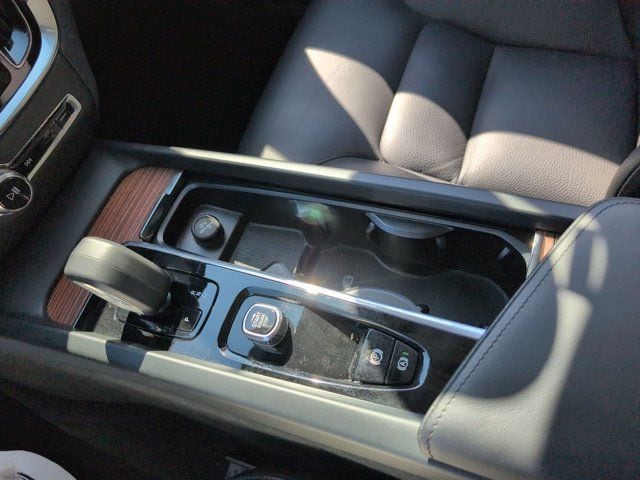 Thumbnail: 2025 Volvo S60 - 23