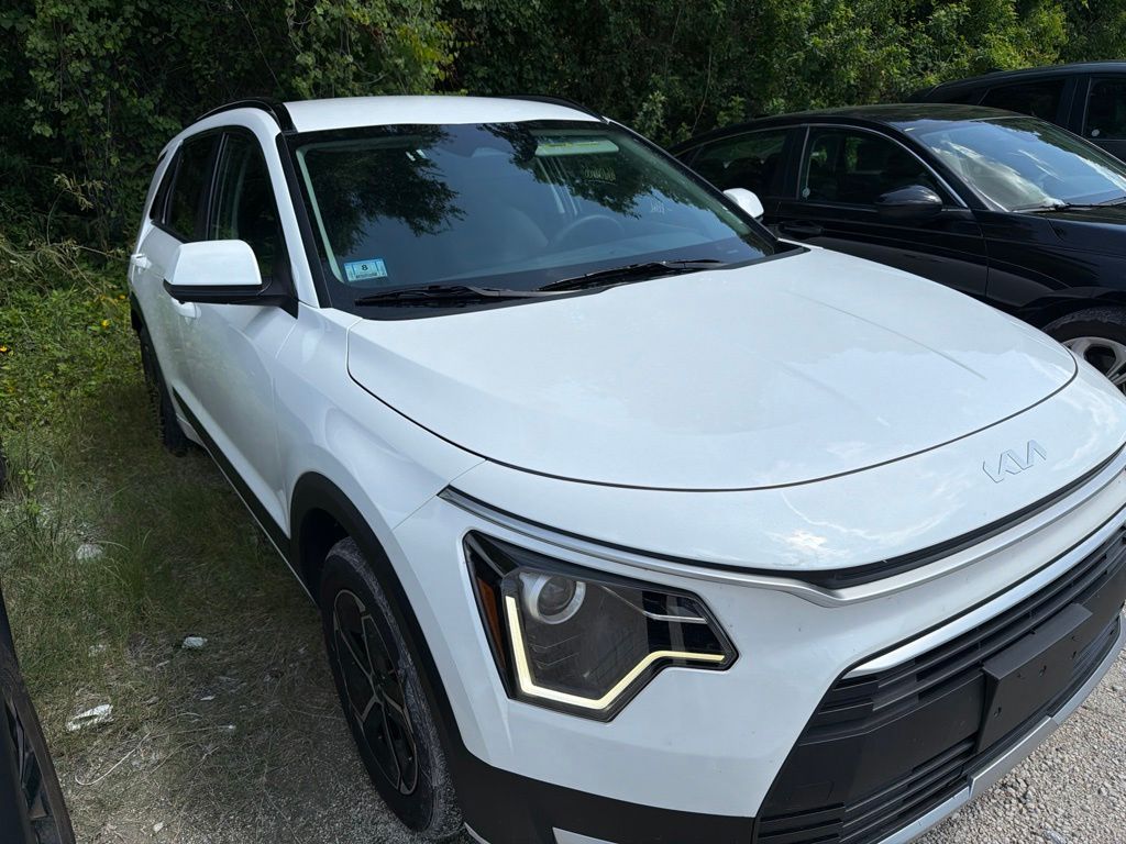 Thumbnail: 2025 Kia Niro - 9