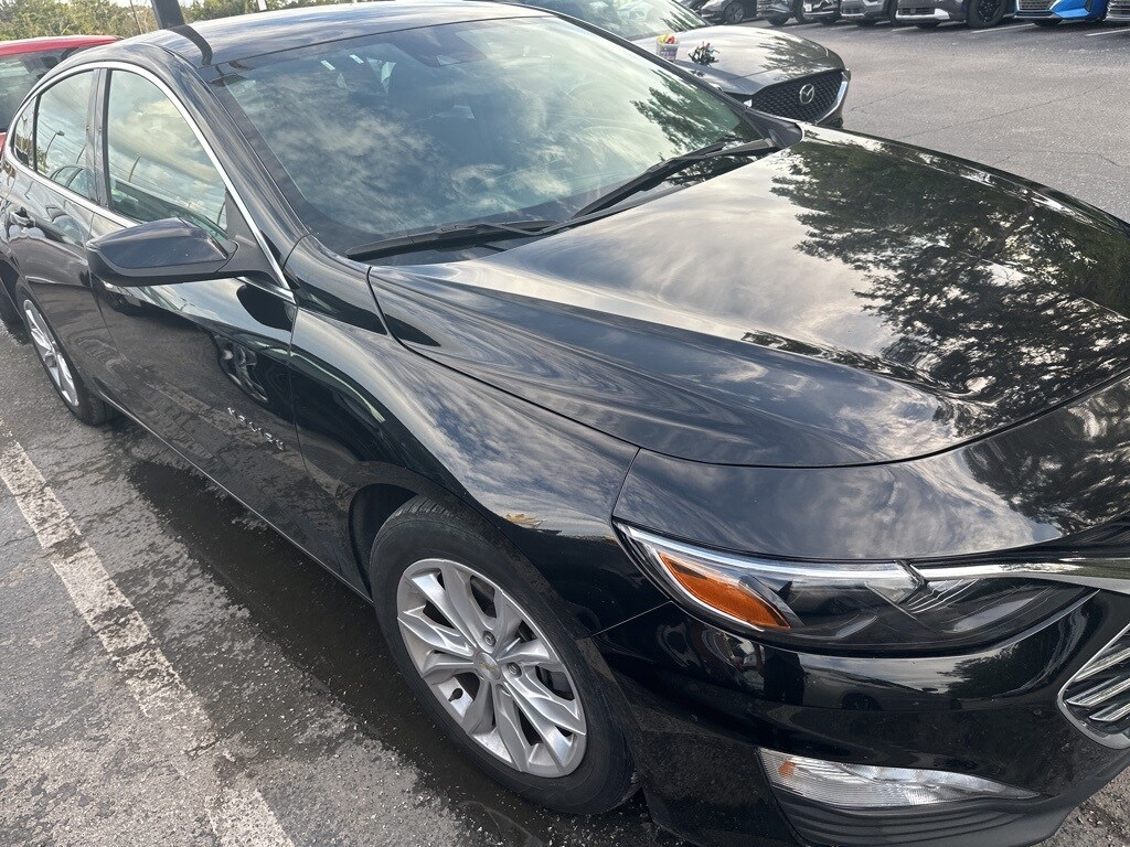 2024 Chevrolet Malibu 1LT photo 2
