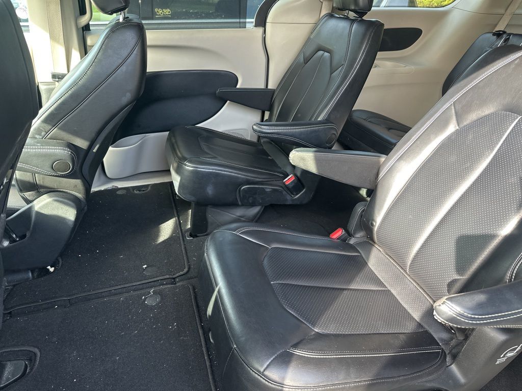 Thumbnail: 2023 Chrysler Pacifica - 6