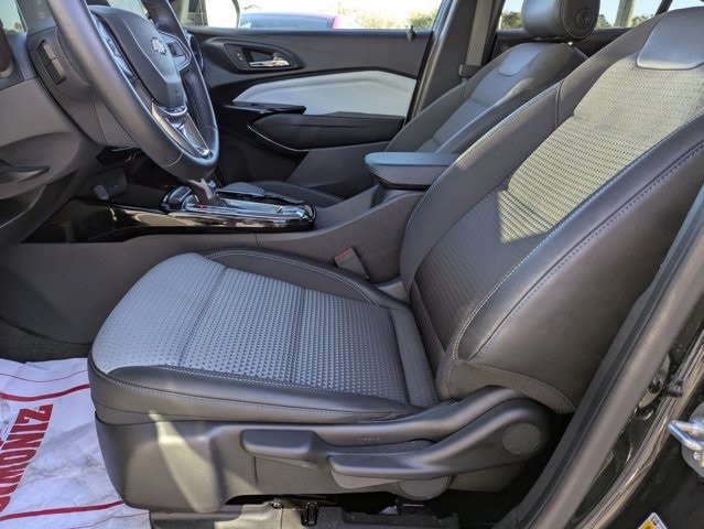 Thumbnail: 2025 Chevrolet Trax - 17