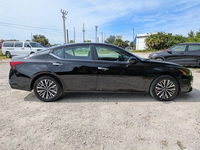 2024 Nissan Altima 2.5 SV photo 4
