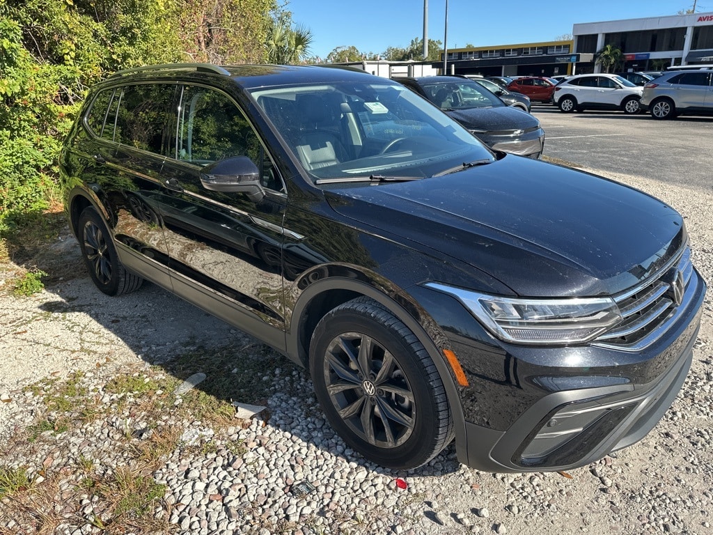 2024 Volkswagen Tiguan SE's photo