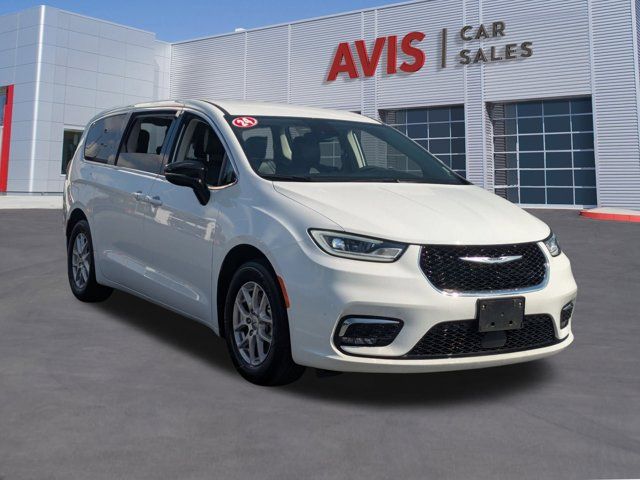 Thumbnail: 2024 Chrysler Pacifica - 3