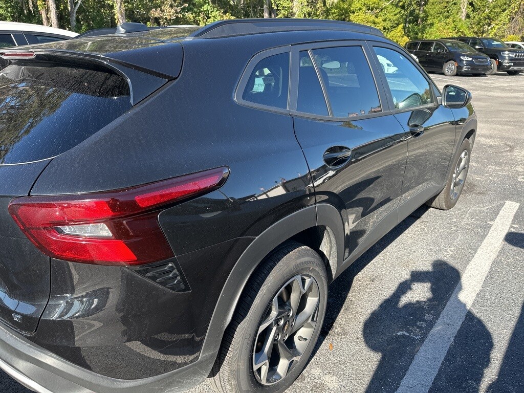 Certified 2025 Chevrolet Trax LT SUV