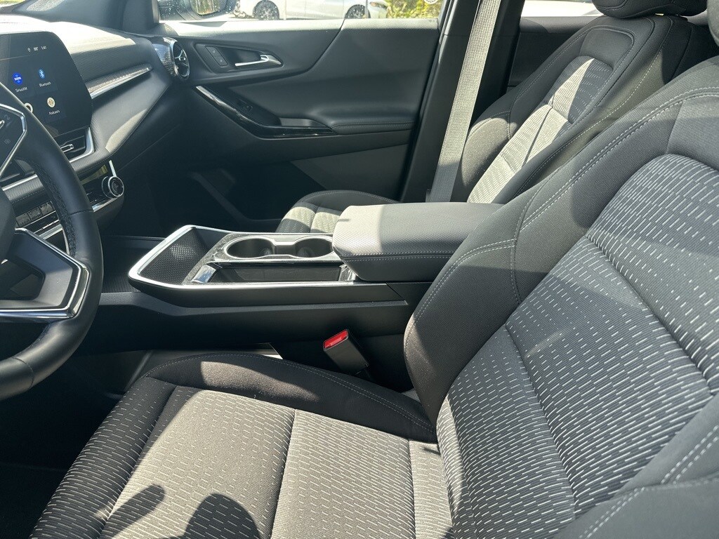 2025 Chevrolet Equinox LT photo 3