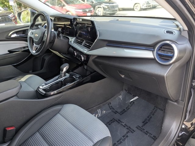 Thumbnail: 2025 Chevrolet Trax - 30