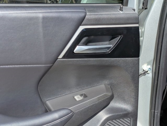 Thumbnail: 2024 Mitsubishi Outlander - 28