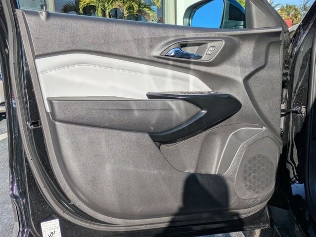 Thumbnail: 2025 Chevrolet Trax - 2